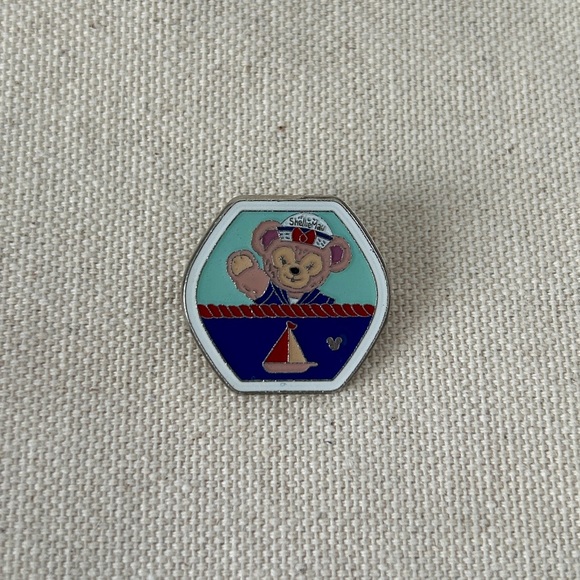 Shellie May Hidden Mickey Pin (Hong Kong Disneyland) - Picture 1 of 2